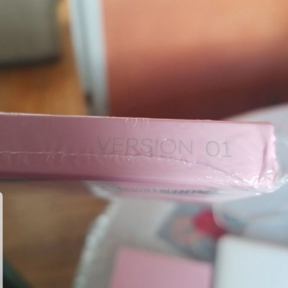 BTS ALBUM MAP OF THE SOUL VERSION 4 - Picture 3 of 4